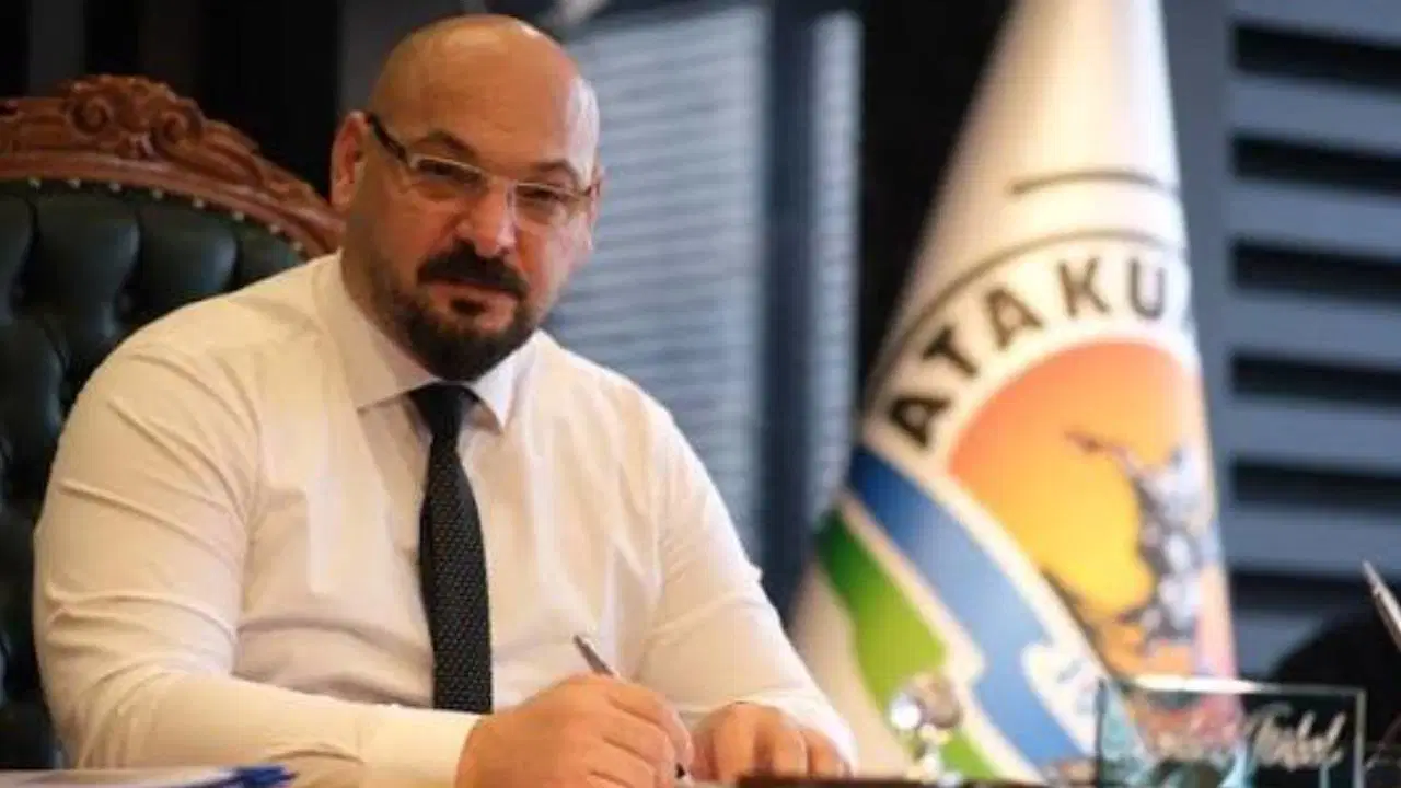 Atakum Belediye Başkanı Serhat Türkel ile 20 meclis üyesi CHP’den istifa etti